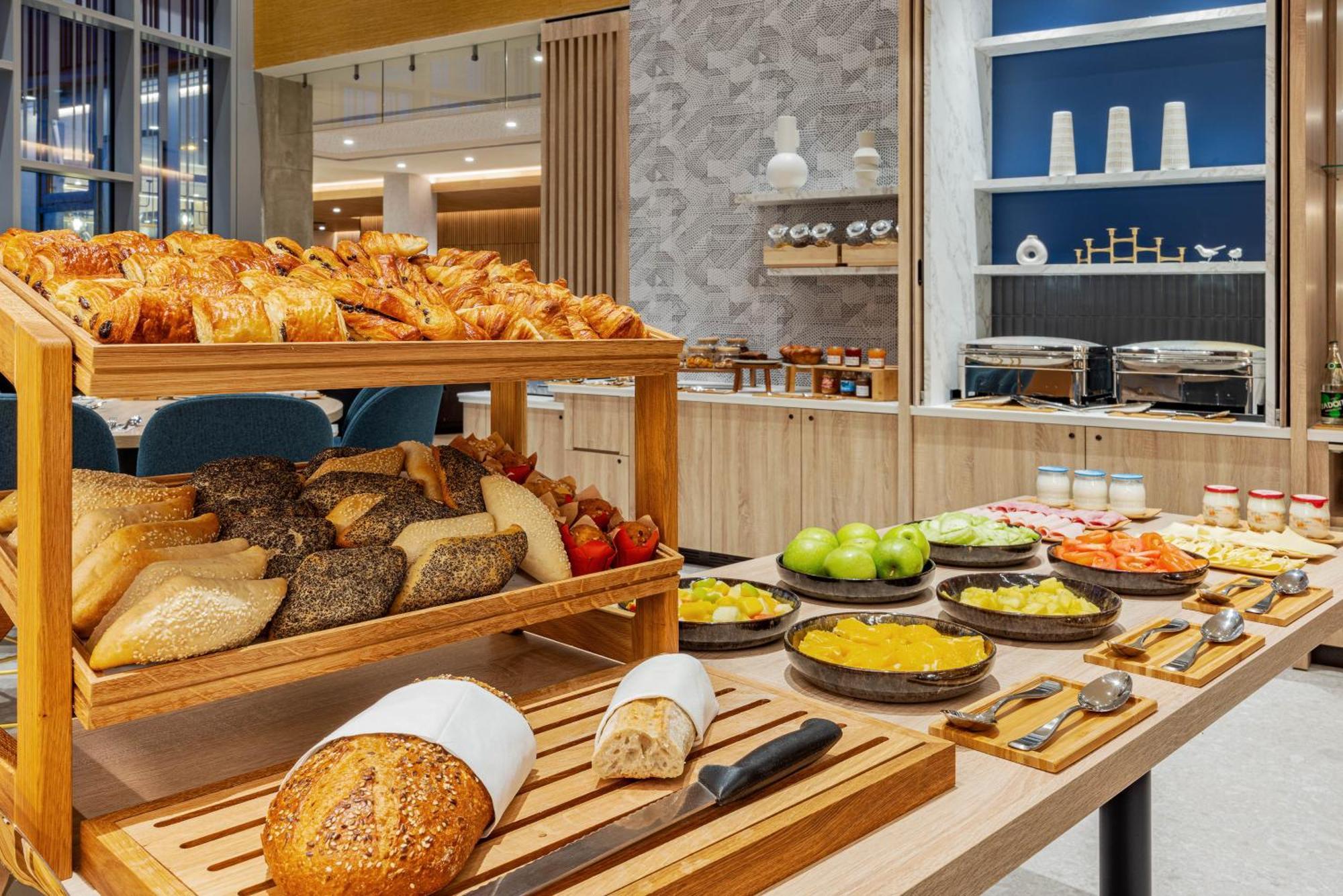 Courtyard By Marriott Paris Charles De Gaulle Central Airport Roissy-en-France Exterior foto